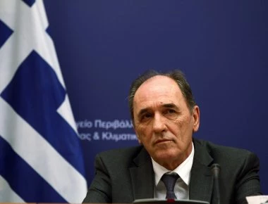 Συνάντηση Σταθάκη με στελέχη της Tesla για τα «έξυπνα» και «ενεργειακά» νησιά